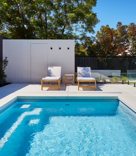 a-simple-guide-to-modern-poolside-decor-blogimage1-m