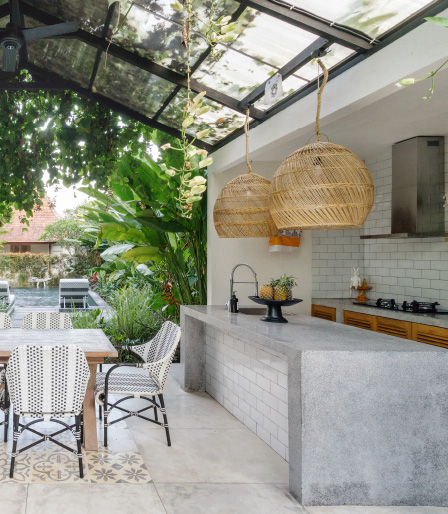 best-outdoor-kitchen-ideas-for-ultimate-poolside-entertaining-blogimage2-m