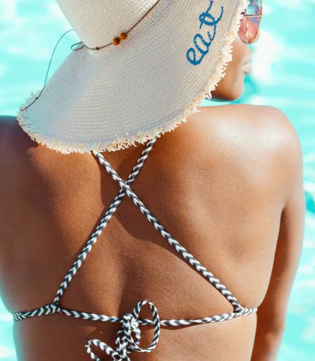 swim-season-fasion-the-ultimate-guide-to-poolside-style-blogimage1-m